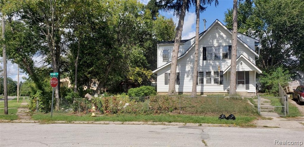 301 Burroughs Ave, Flint, MI 48507 - photo 1