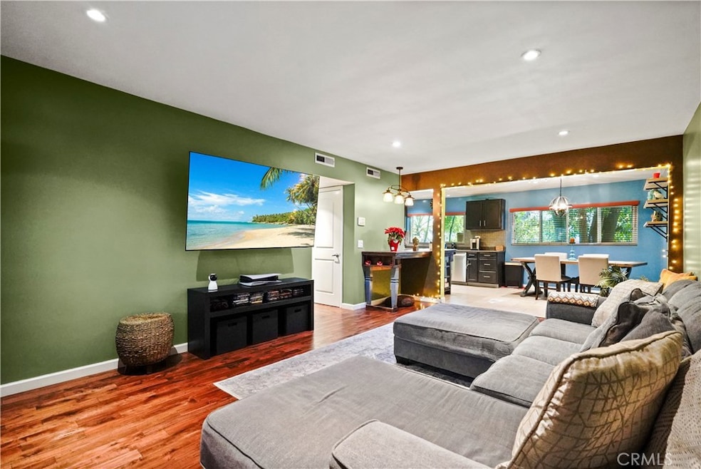 15457 Moorpark St unit 1, Sherman Oaks, CA 91403 - photo 1