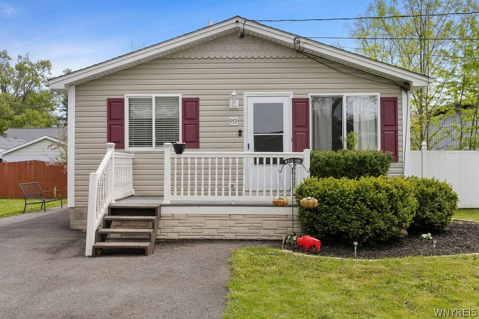 953 Wayne Ave, North Tonawanda, NY 14120 - photo 1
