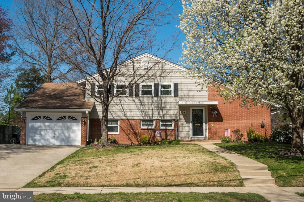 922 Croton Dr, Alexandria, VA 22308 - photo 1