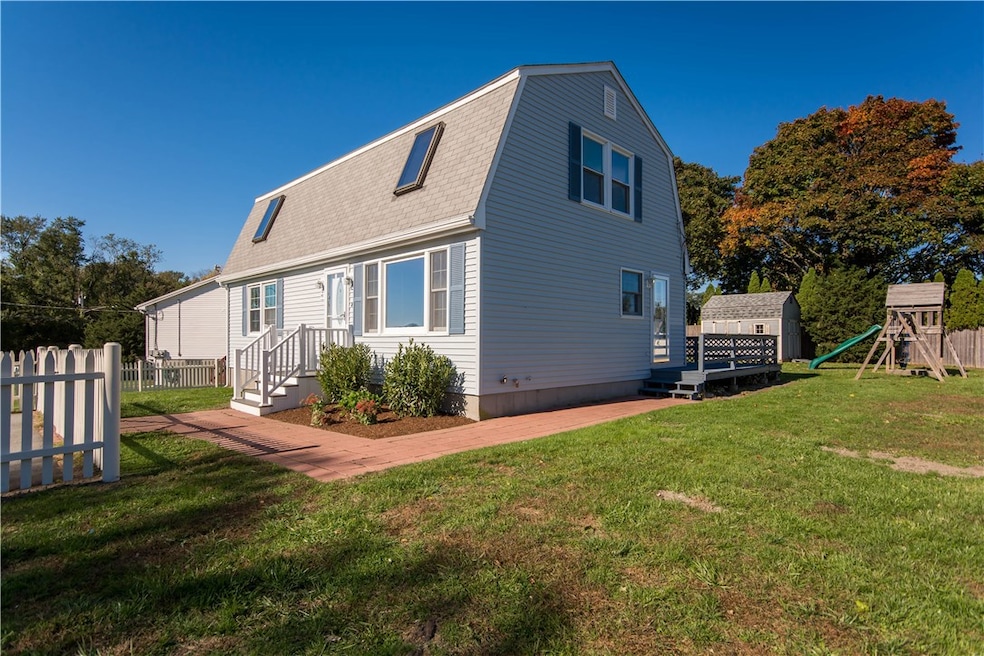 48 Oakdale Ave, Portsmouth, RI 02871 - photo 1