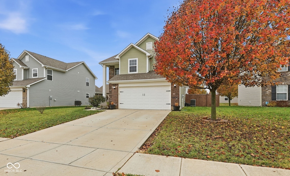 15143 Silvercharm Dr, Noblesville, IN 46060 - photo 1