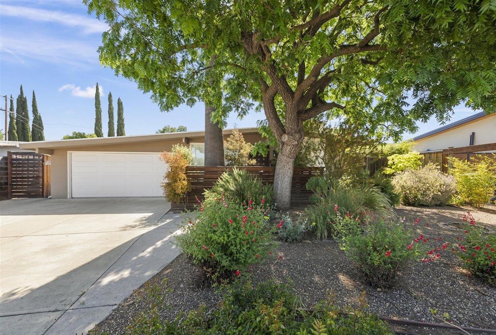 Sold $2,050,000 • Co-Listing Agent