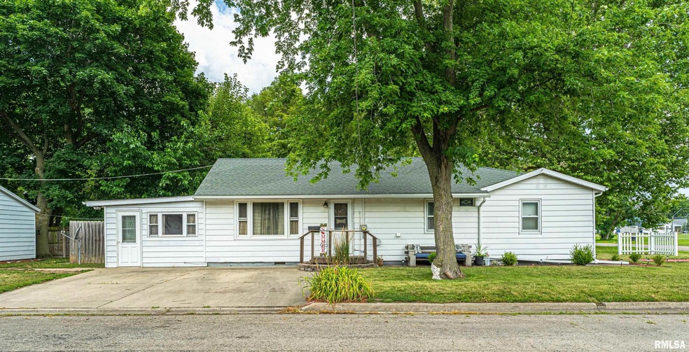 1529 Pekin St, Lincoln, IL 62656 - photo 1