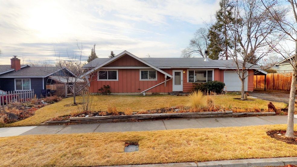 1313 NE Thompson Dr, Bend, OR 97701 - photo 1