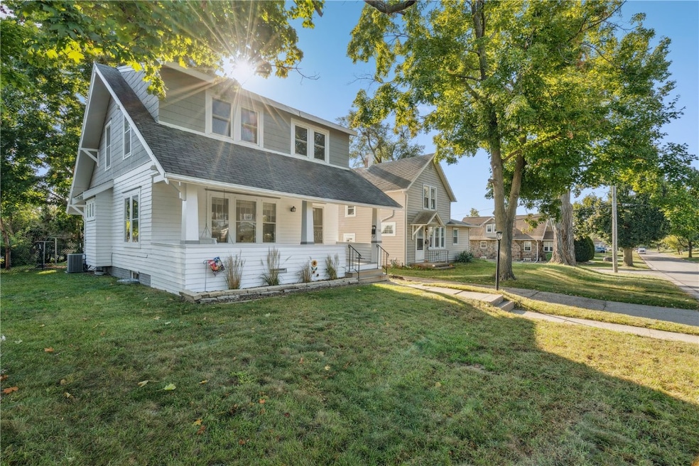 3107 E Ave NE, Cedar Rapids, IA 52402 - photo 1