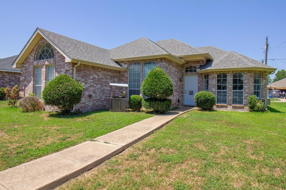 1109 Old Knoll Dr, Wylie, TX 75098 - photo 1