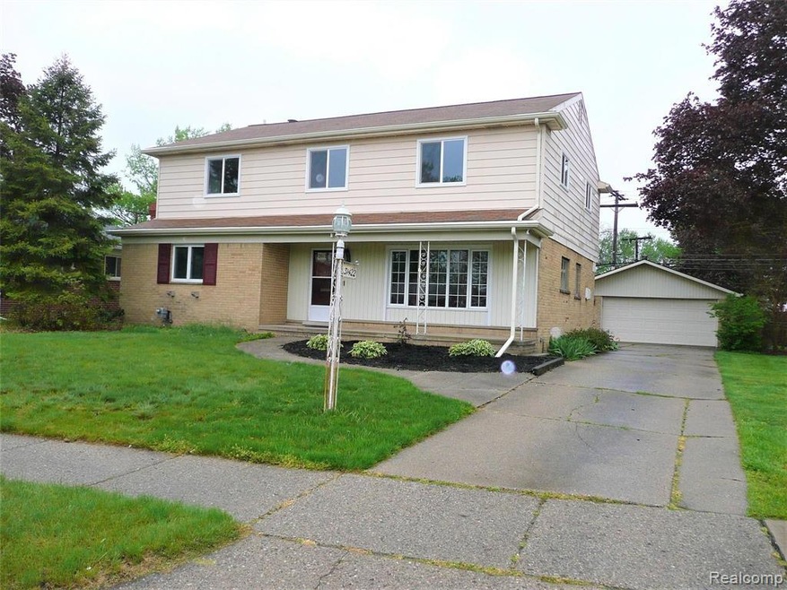 5 Bedrooms 3 full baths, full basement, fireplace, 2400Sqft