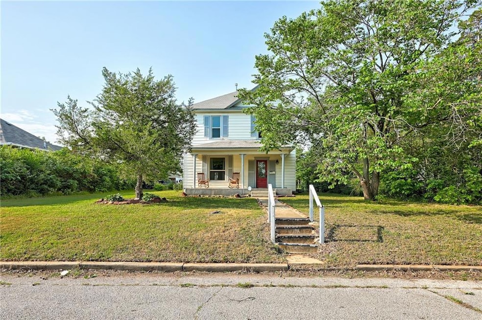 613 E Mansur Ave, Guthrie, OK 73044 - photo 1