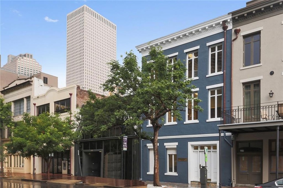 622 Baronne Street - 1 minute walk to Rouses Marke