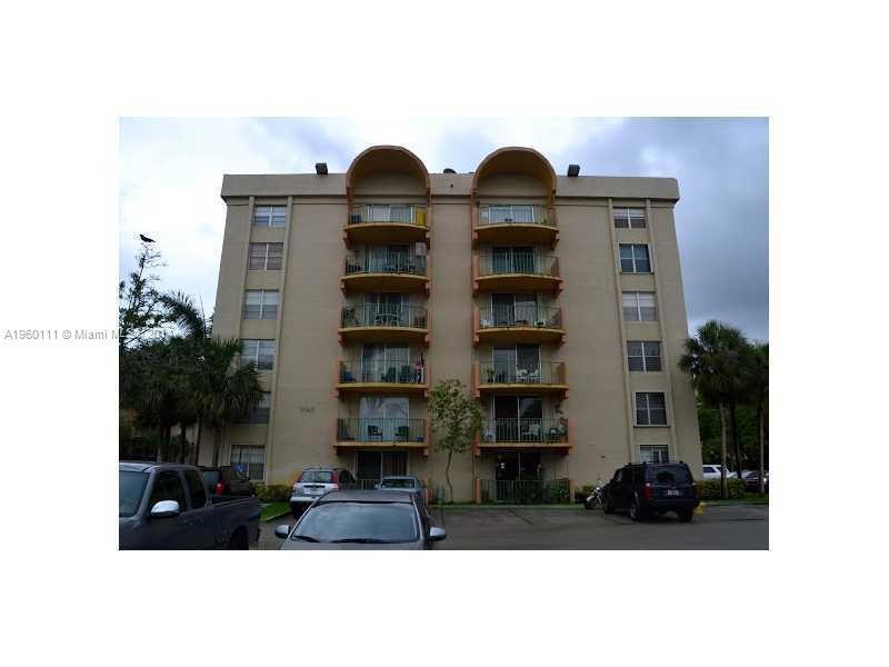 9360 Fontainebleau Blvd unit 408, Miami, FL 33172 - photo 1