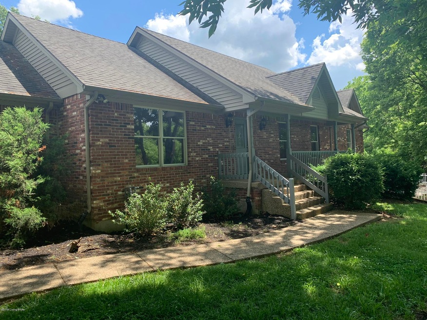 2010 Clarke Point Dr, Crestwood, KY 40014 - photo 1