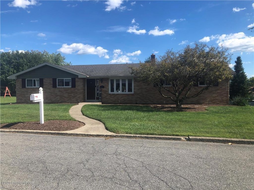 1036 Bayberry Rd, Pen Argyl, PA 18072 - photo 1