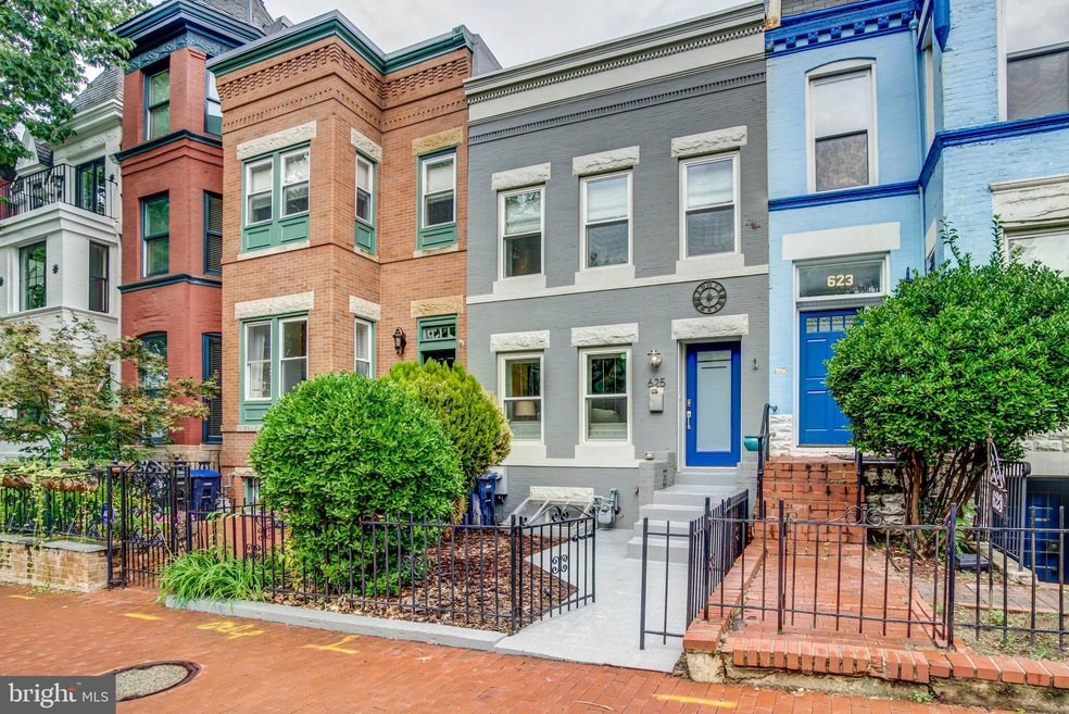 625 8th St NE, Washington, DC 20002 - photo 1
