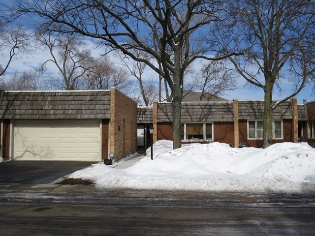 2020 Plymouth Ln unit 2020, Northbrook, IL 60062 - photo 1