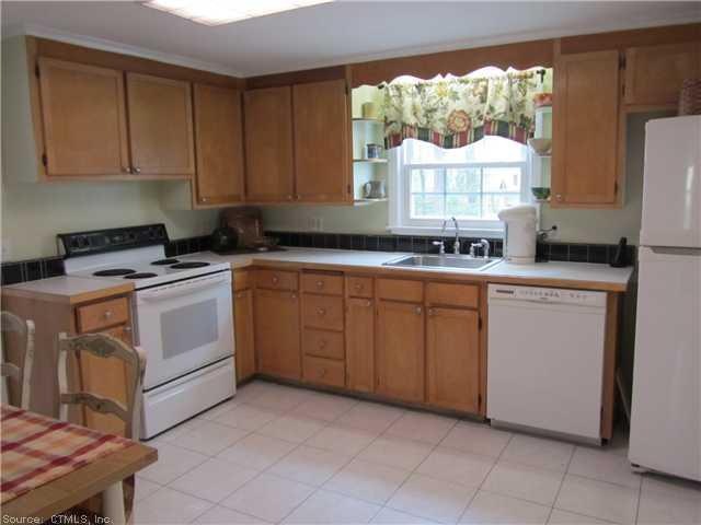 43 Seneca Rd, West Hartford, CT 06117 - photo 1