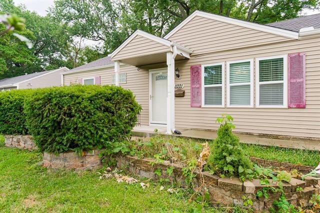 11221 W 68th Terrace, Shawnee, KS 66203 - photo 1