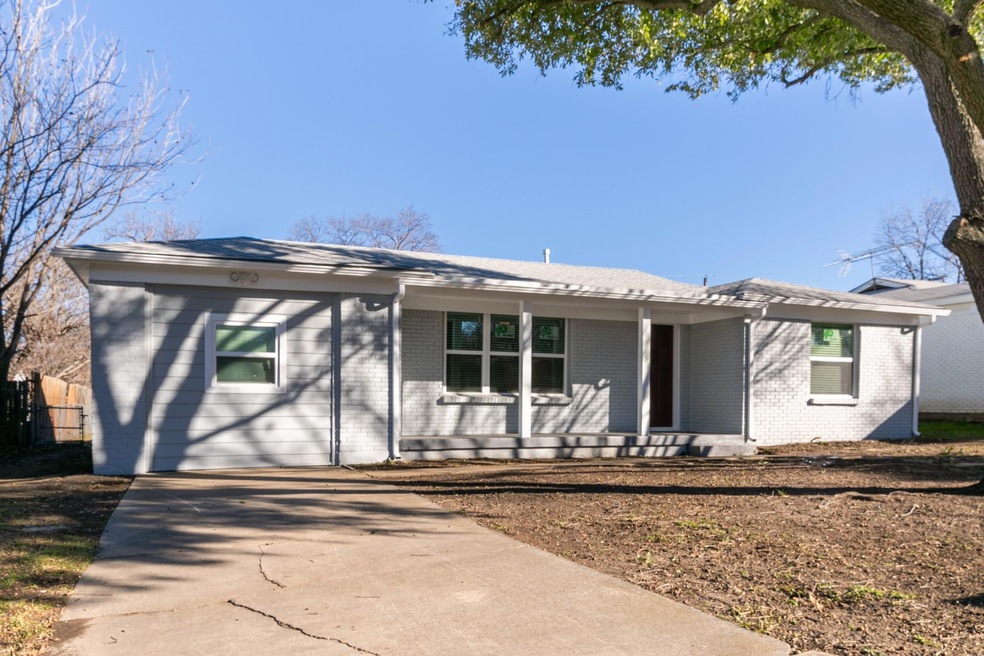 859 Sandell Dr, Fort Worth, TX 76108 - photo 1