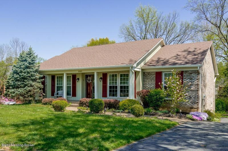 9009 front with welcoming front porch