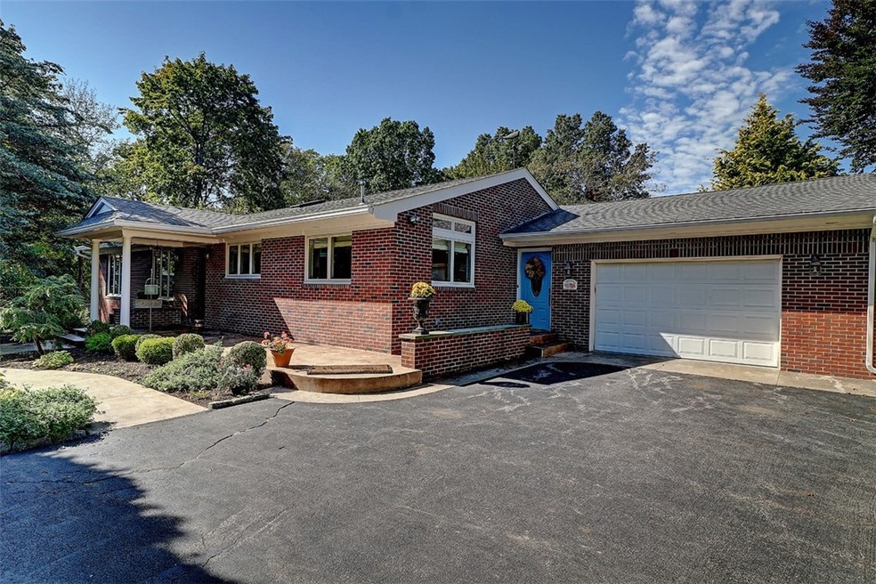 34 Dees Cir, Warwick, RI 02889 - photo 1