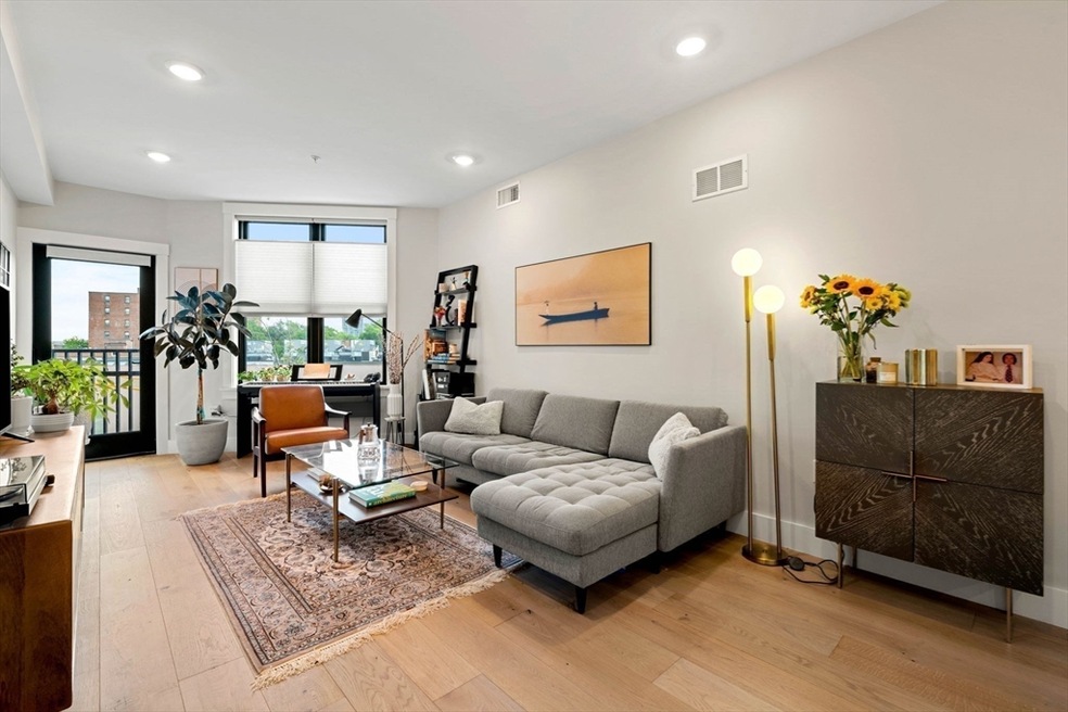 305 Webster Ave unit 406, Cambridge, MA 02141 - photo 1