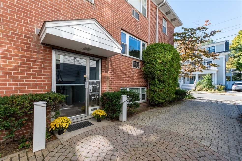 104 Trowbridge St unit 3, Cambridge, MA 02138 - photo 1