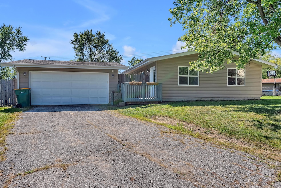 532 Sassafrass Ct, Valparaiso, IN 46385 - photo 1