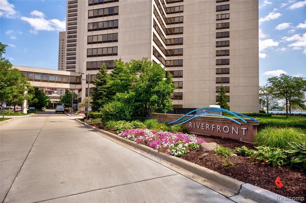 300 Riverfront 12D-30.jpg