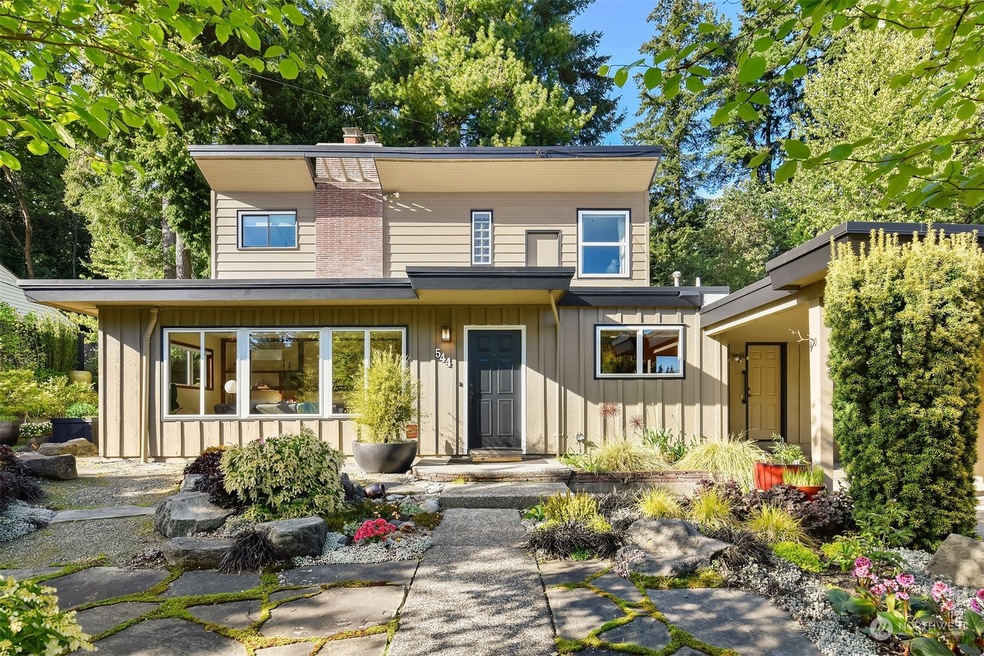 Super cool Mid-Century in wonderful Happy Valley in Shoreline