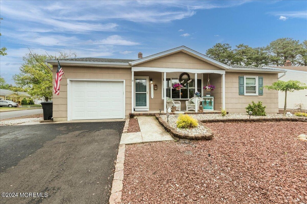 135 Castleton Dr, Toms River, NJ 08757 - photo 1