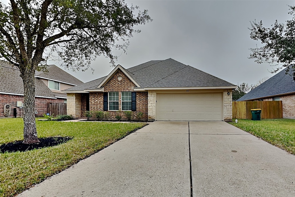 3701 Oak Crossing Dr, Pearland, TX 77581 - photo 1