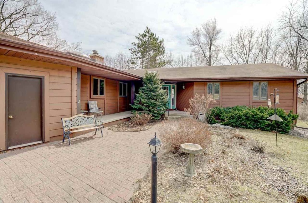 405 Bramble Ln, Brooklyn, WI 53521 - photo 1