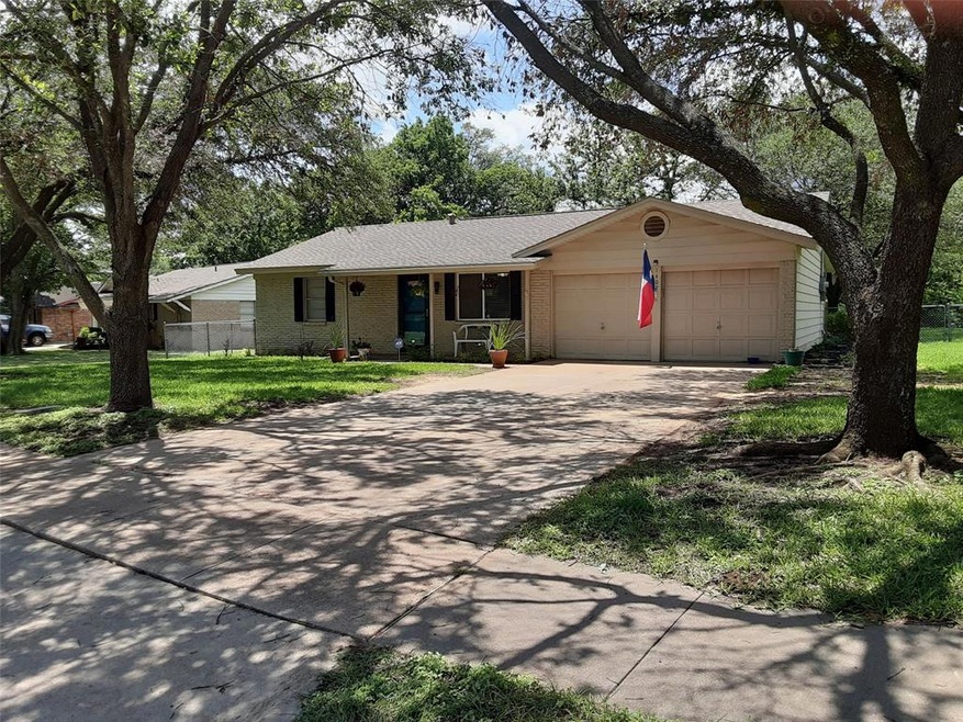 1402 Southern Blvd, Cleburne, TX 76033 - photo 1