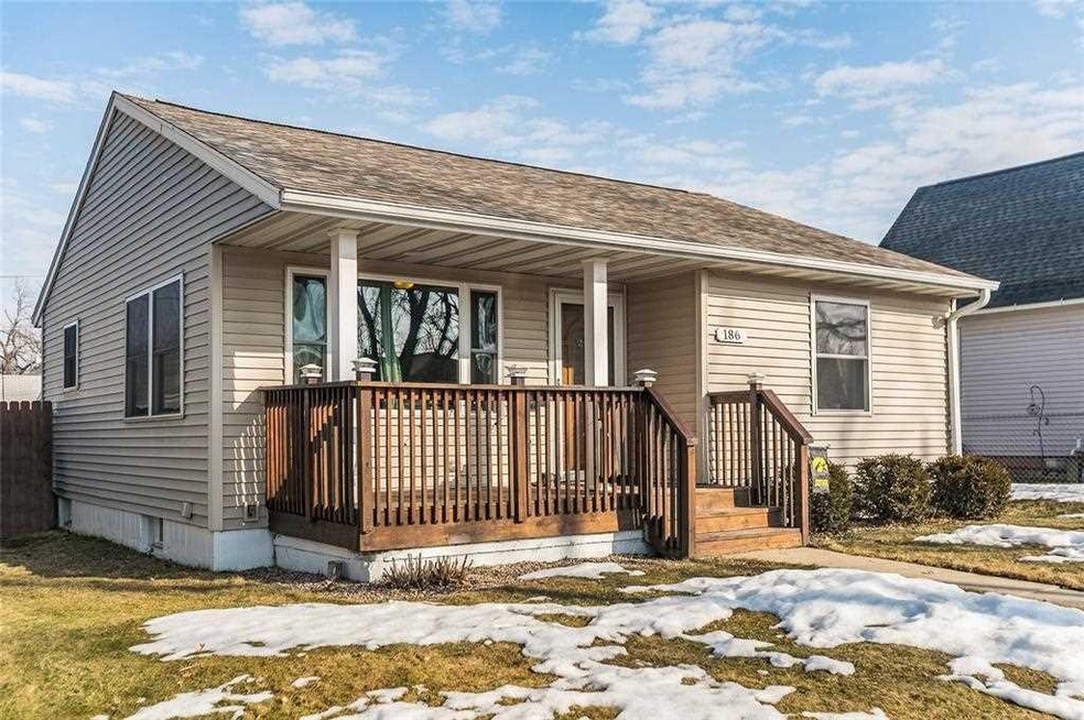 186 15th Ave SW, Cedar Rapids, IA 52404 - photo 1