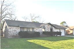 328 Windsor Square, Alvin, TX 77511 - photo 1