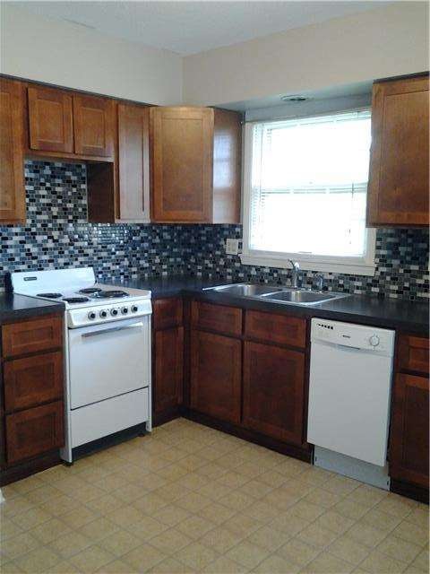 1005 NW Range St, Blue Springs, MO 64015 - photo 1