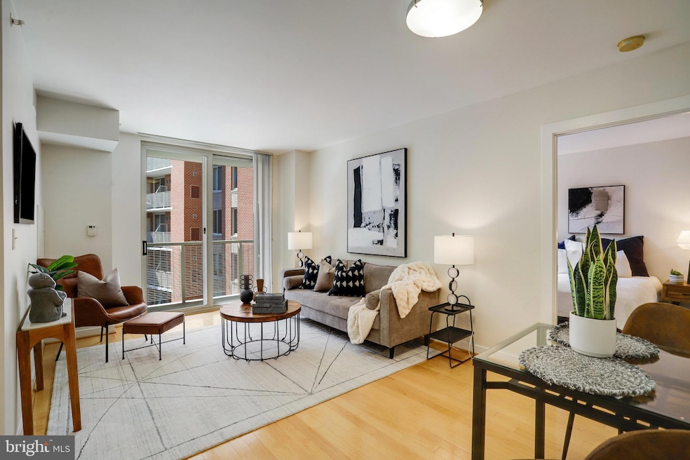 Capitol Hill Tower unit 828, Washington, DC 20003 - photo 1