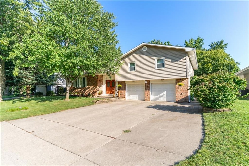 1304 S 3rd Ave W, Newton, IA 50208 - photo 1