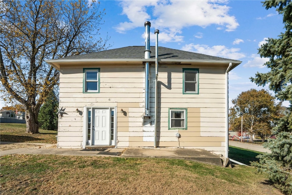 111 N Monroe St, Mechanicsville, IA 52306 - photo 1