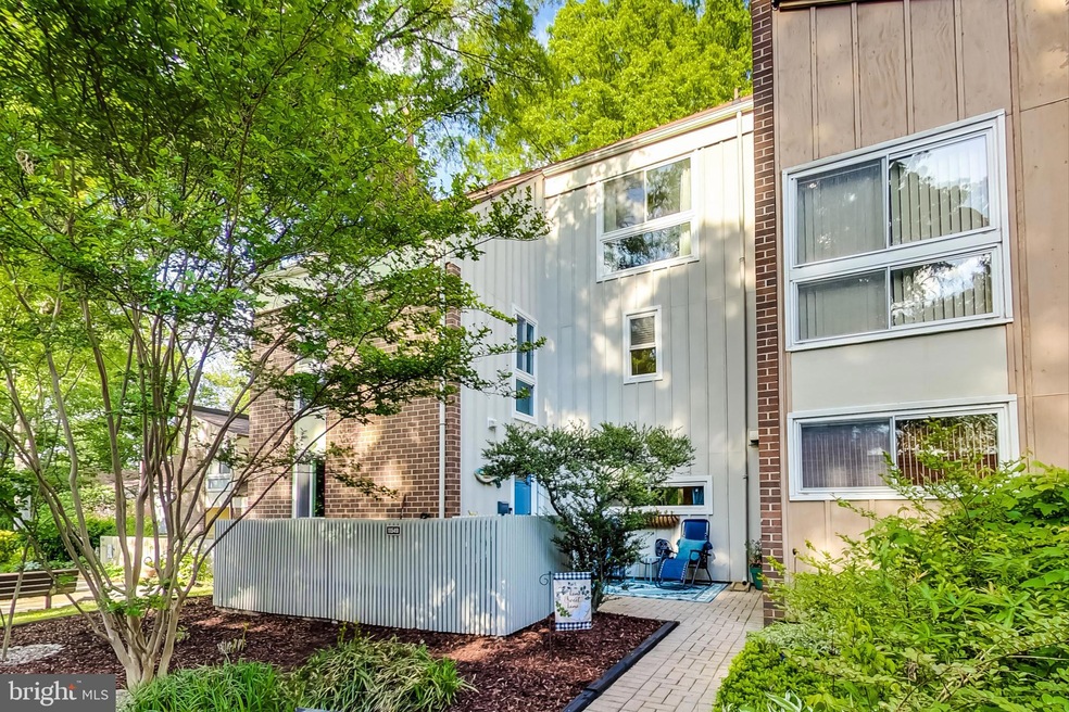 11549 Links Dr, Reston, VA 20190 - photo 1