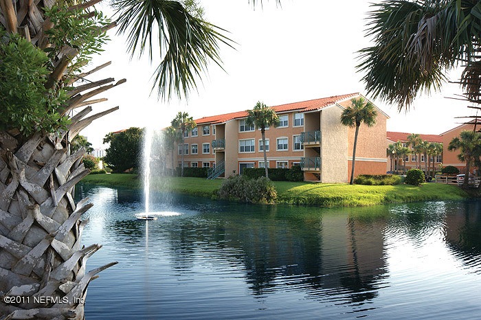 2400 1st St S unit I23, Jacksonville Beach, FL 32250 - photo 1