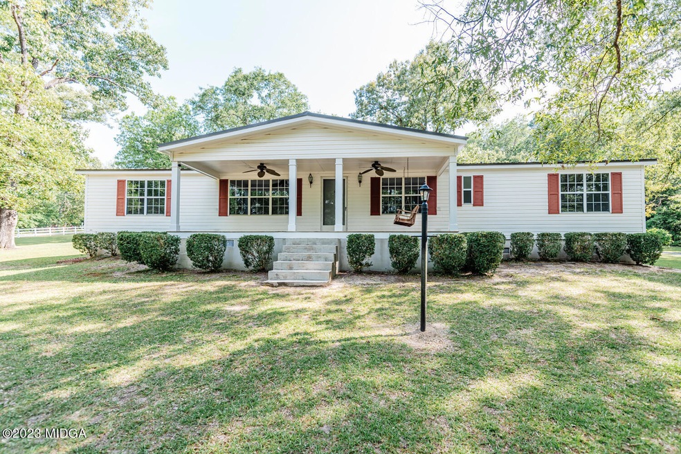 355 Mcgregor Cir, Byron, GA 31008 - photo 1