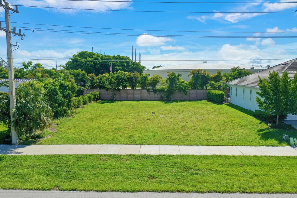437 S Heathwood Dr, Marco Island, FL 341