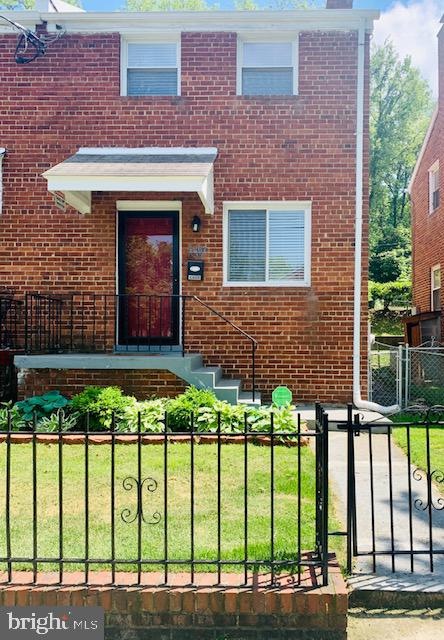 4267 Hildreth St SE, Washington, DC 20019 - photo 1