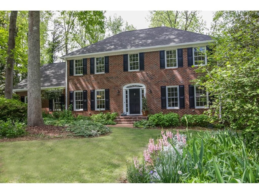 Welcome HOME to Bancroft Court in Chadds Walk. A b