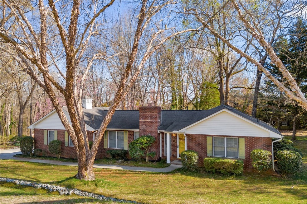 98 Mountain View Dr, Walhalla, SC 29691 - photo 1