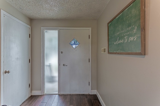 3N450 Crown Rd, Elmhurst, IL 60126 - photo 1