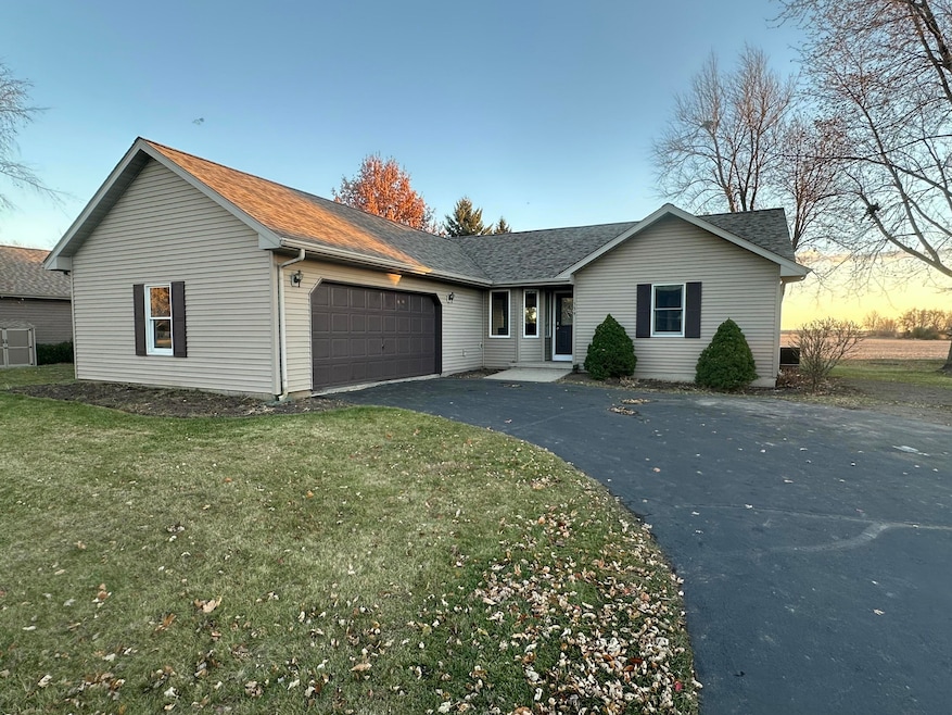 539 Autumn Dr, Walworth, WI 53184 - photo 1