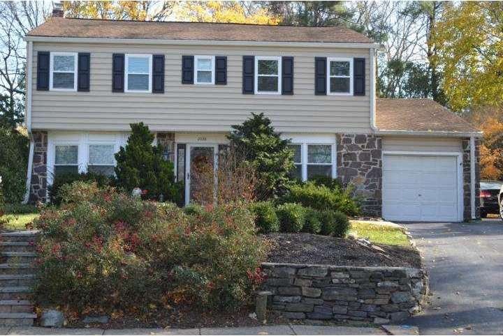 2038 Spring Mill Rd, Lafayette Hill, PA 19444 - photo 1