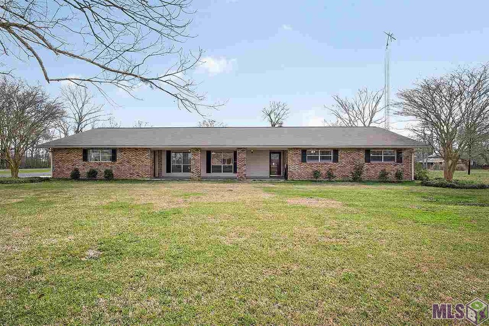 Huge front & rear yard, large enough to build a sh